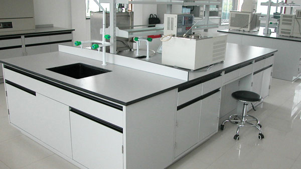 上海理工大學(xué)對瑞斯達(dá)的實驗臺通過驗收