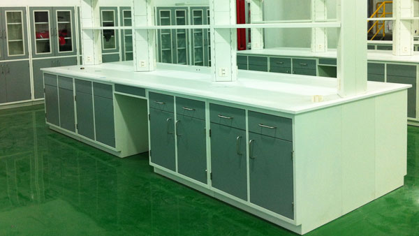 蘇州口水娃用瑞斯達(dá)的實(shí)驗(yàn)臺(tái)很放心